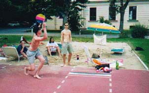 Michi spielt irgendwas Tennisartiges